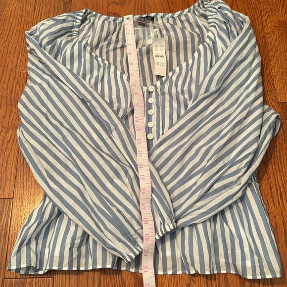 NWT - J. Crew V-neck smocked-waist top in stripe cotton lawn, size M. - Picture 4 of 7